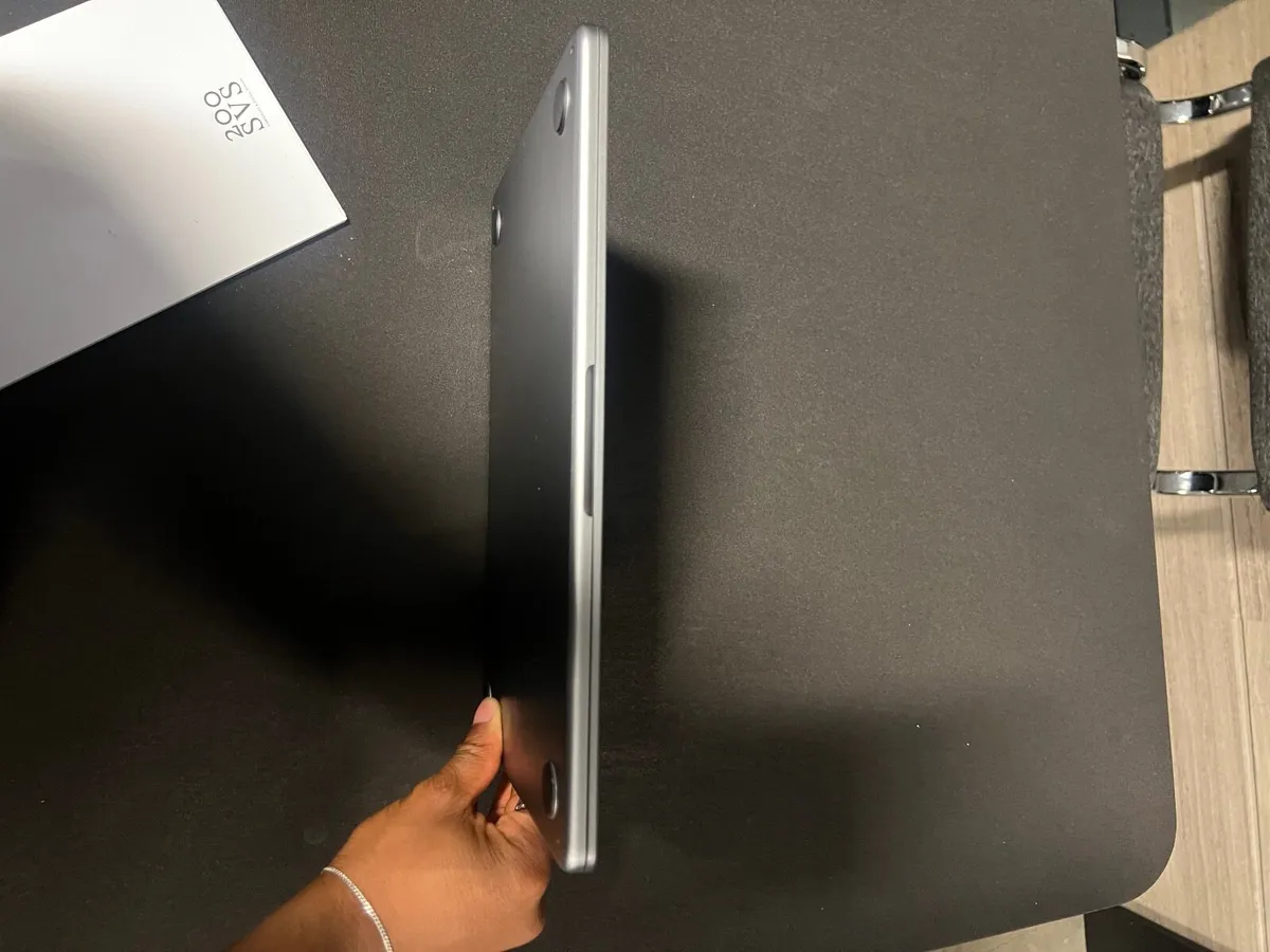 MacBook Air M3 13” (256GB, 8GB RAM) + AirPods Pro - Image 4