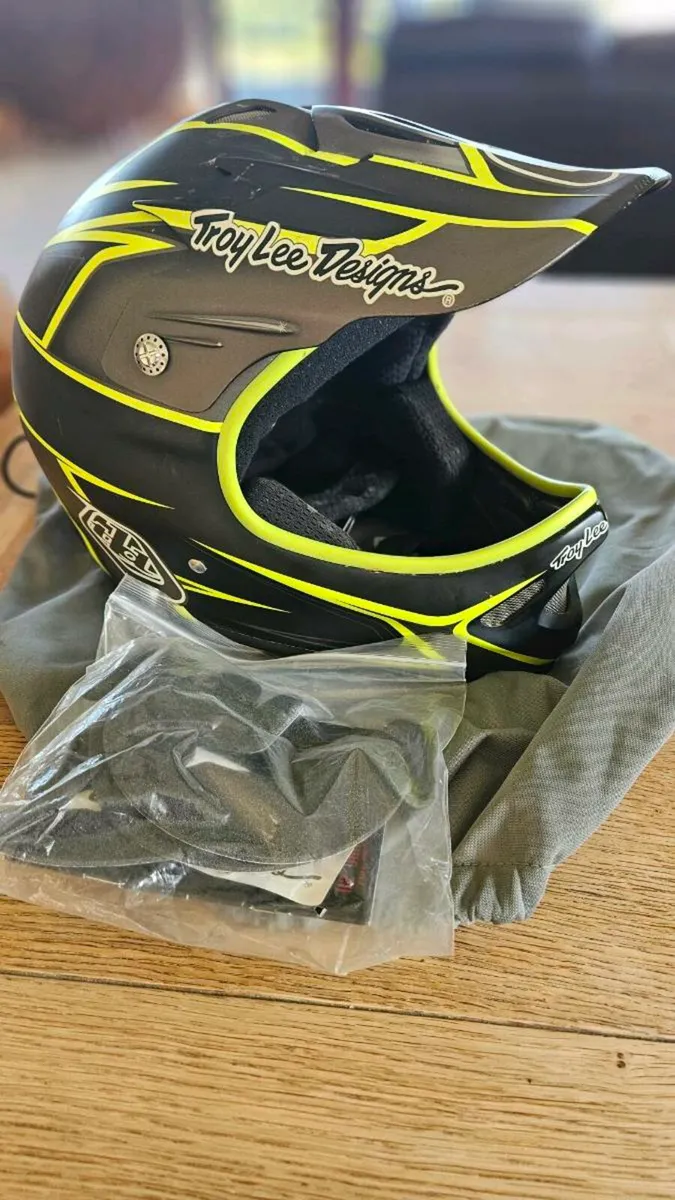 TroyLee Designs Full face MTB helmet - Image 1