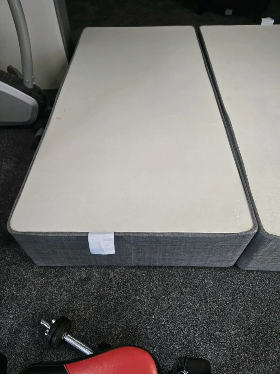 Single beds - Image 2