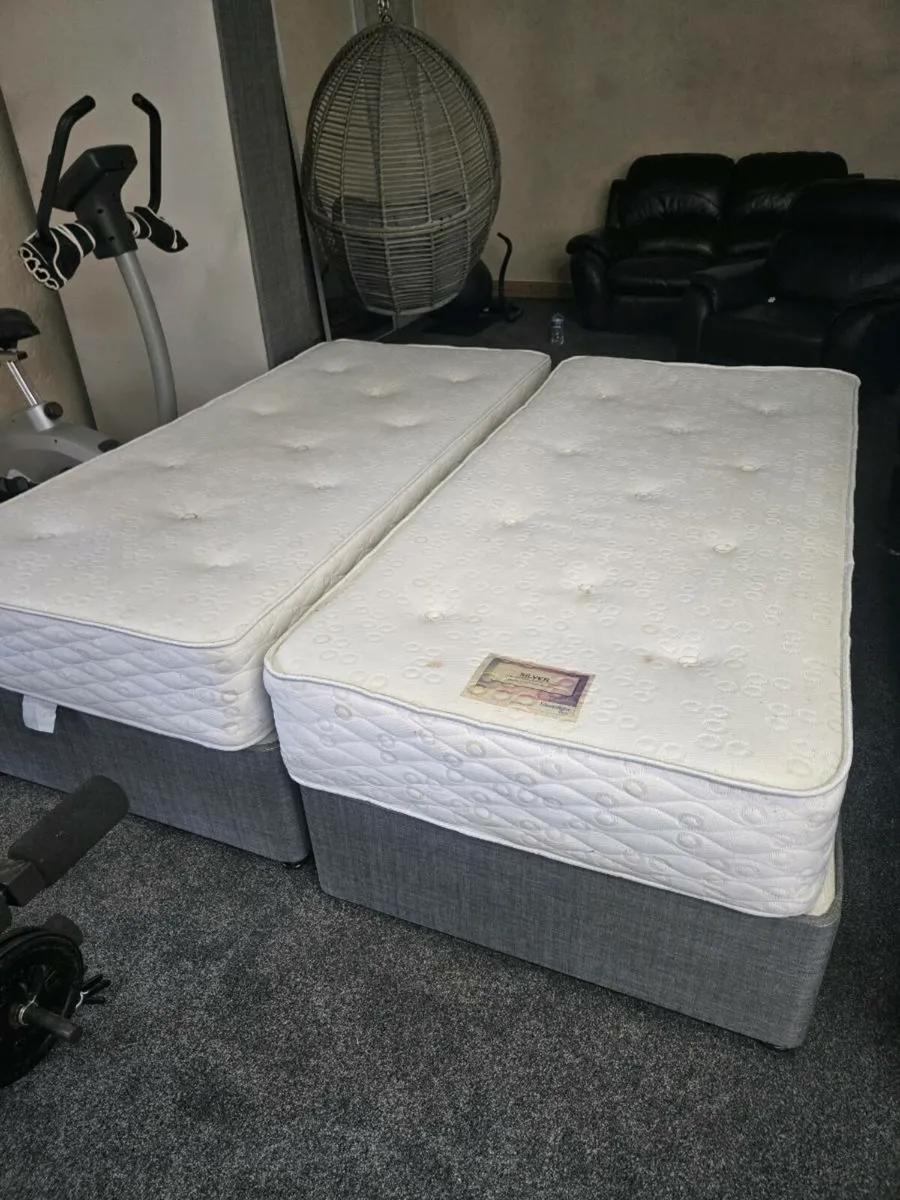 Single beds - Image 1