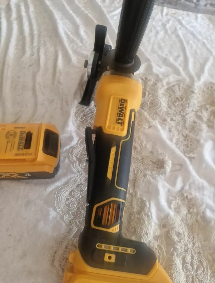 Dewalt grinder - Image 3