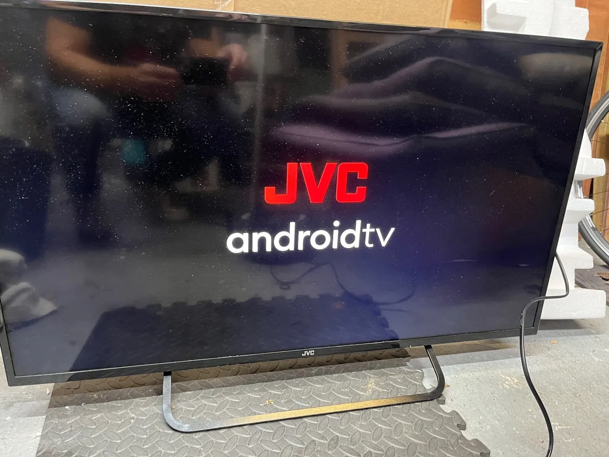 JCV 40 Inch 4K Smart TV - Image 1