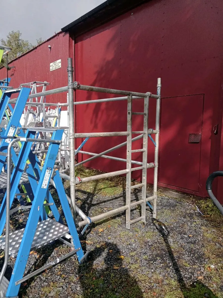 Scaffolding towers - Image 2
