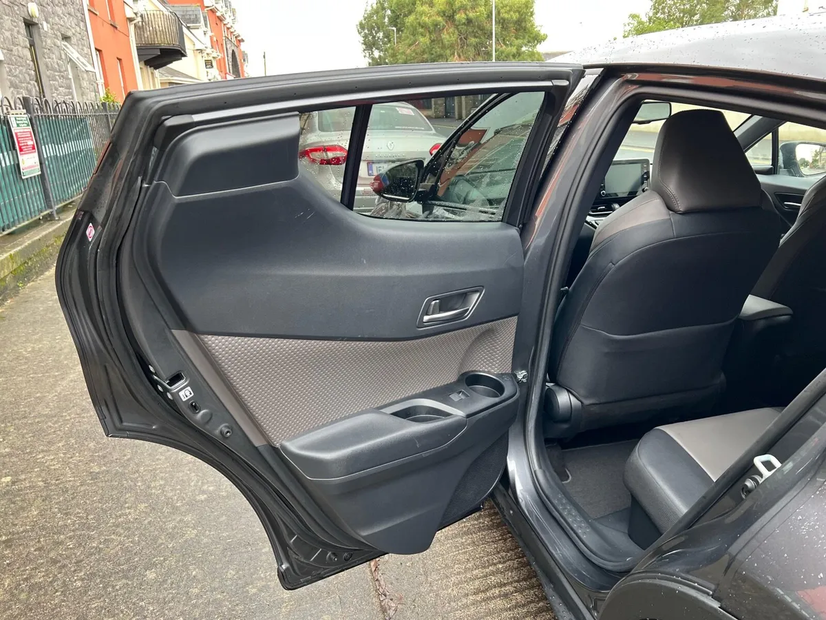 Toyota C-HR 2020 Sol - Image 2