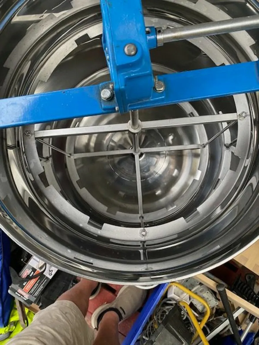 Honey extractor - Image 3