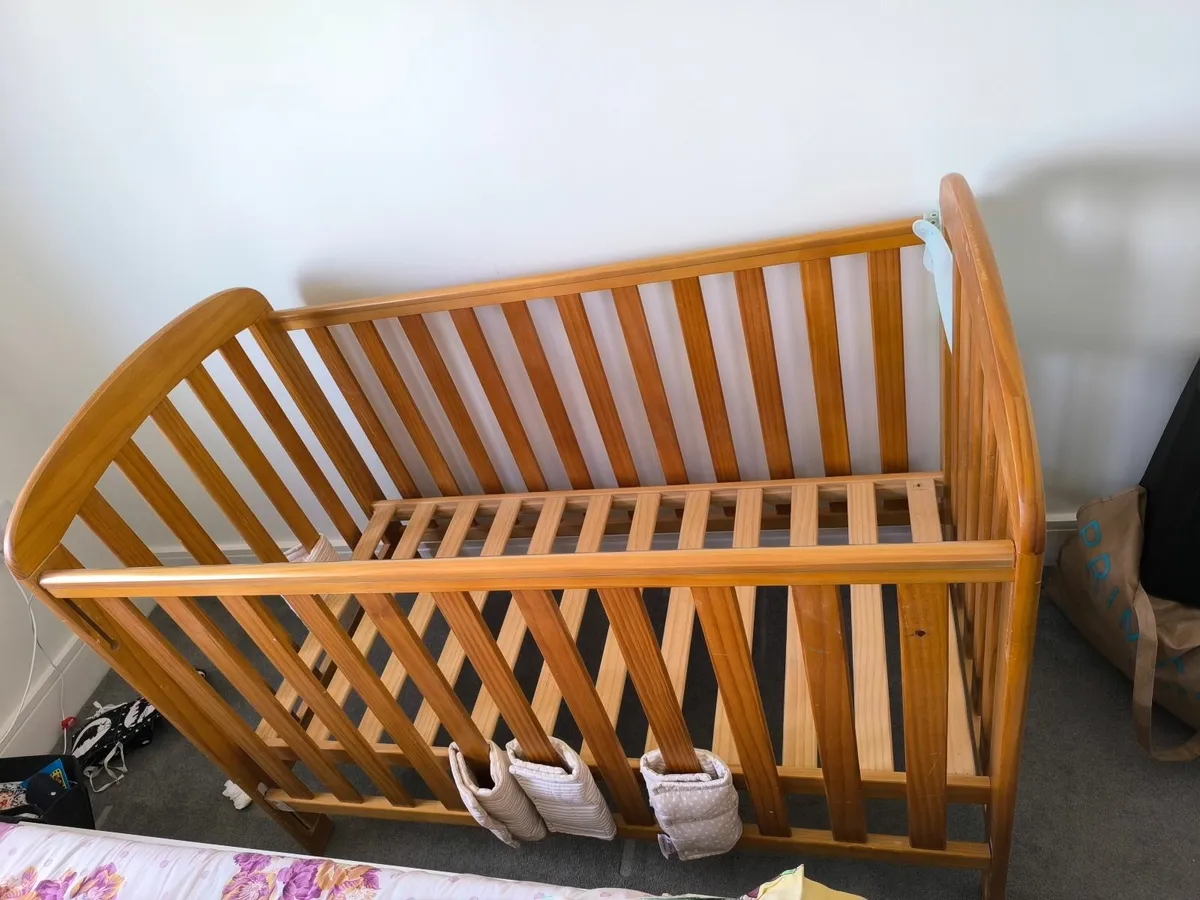 Baby height adjustable crib with mattress - Image 1