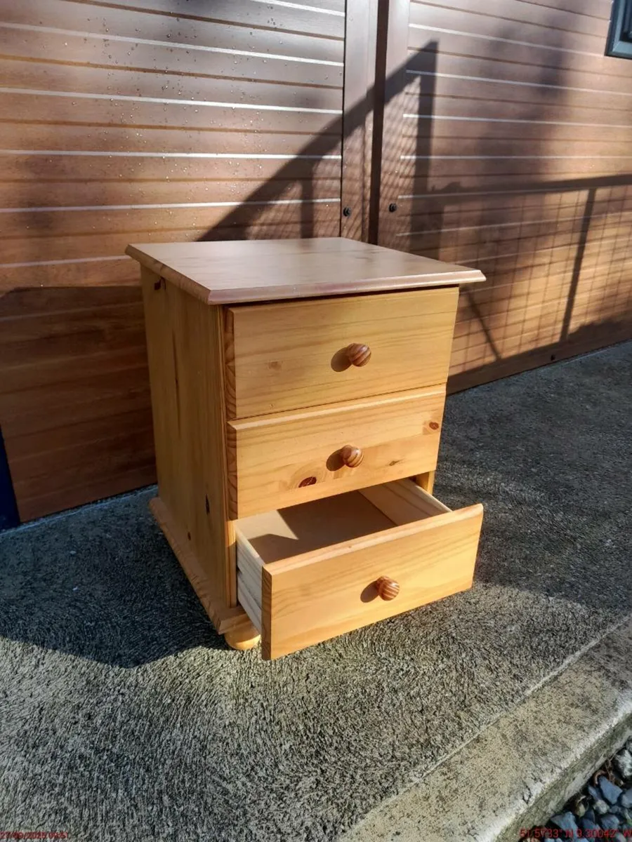 Bedroom furniture - Image 2