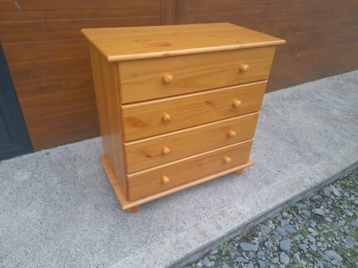 Bedroom furniture - Image 1