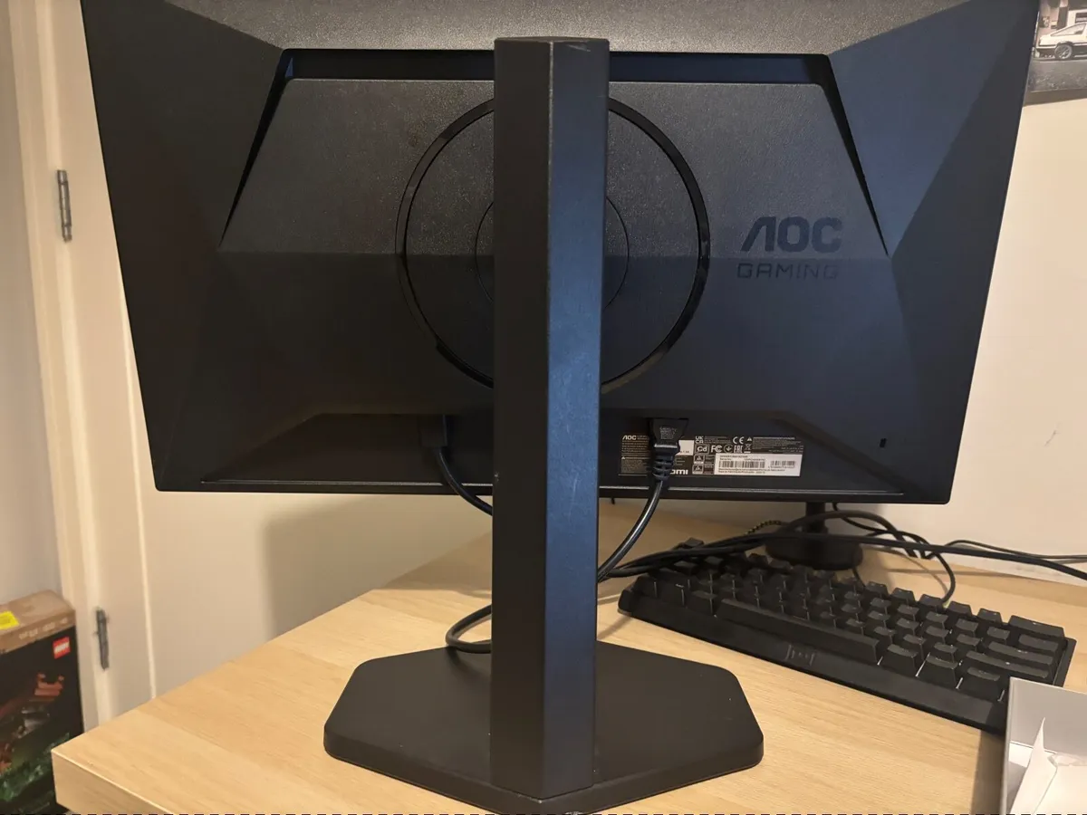 AOC 24G4X 1080p 180hz gaming monitor - Image 2