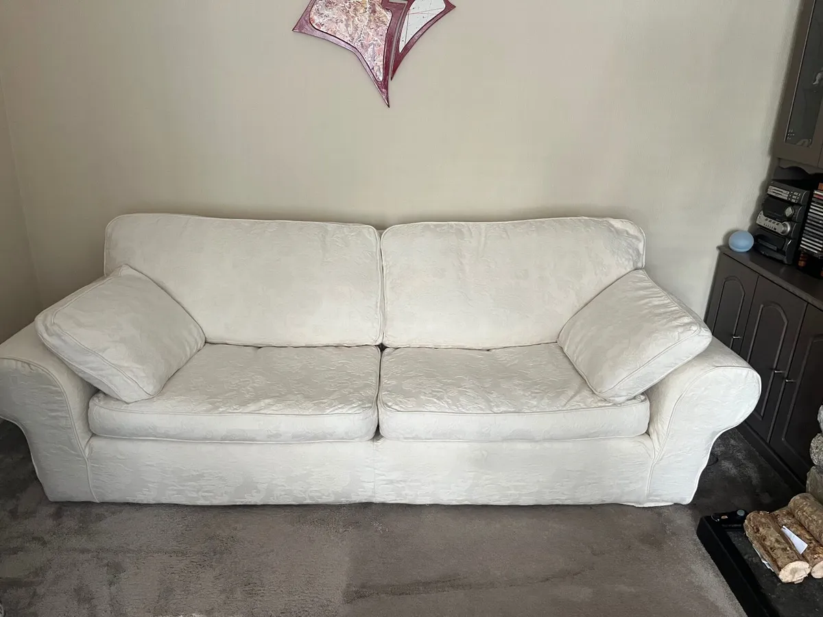 Suite of furniture - Image 1