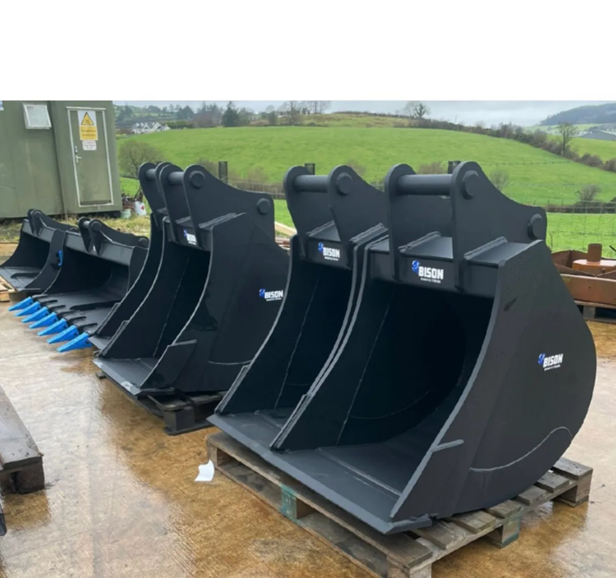 Buckets and attachments - Image 4