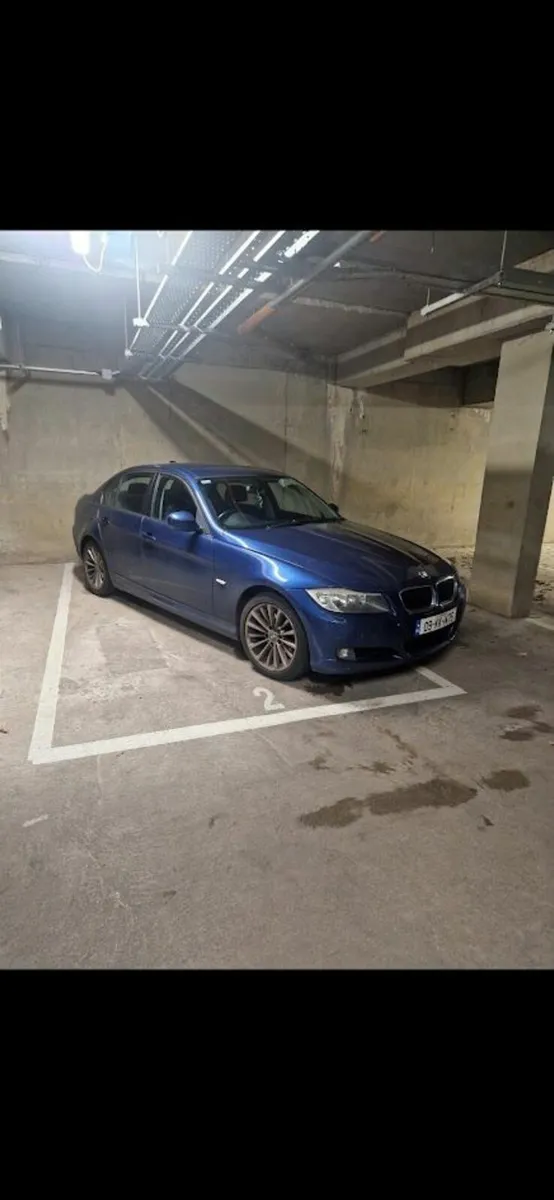 BMW 3-Series 2009 - Image 2