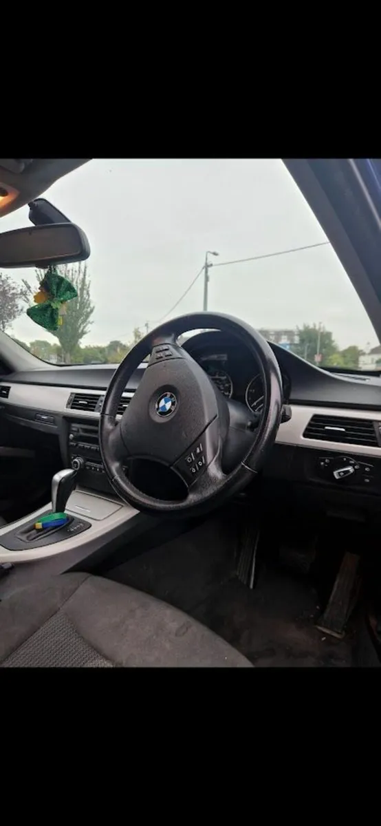BMW 3-Series 2009 - Image 4