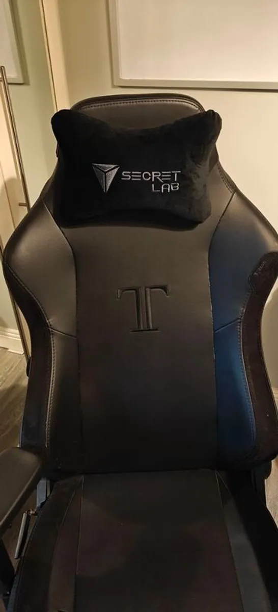 Secret Lab Titan 2020 gaming chair - Image 1