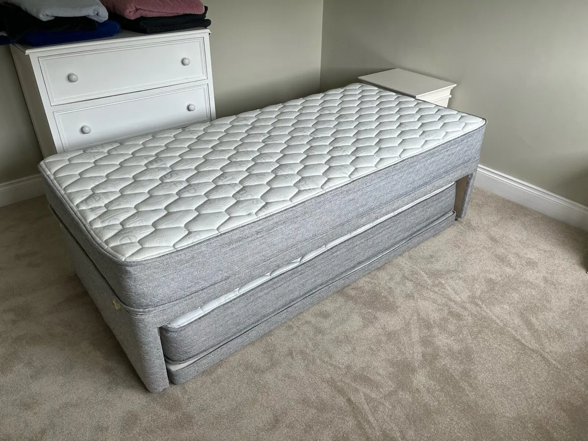Childrens’ single bed with slide out trundle bed - Image 1