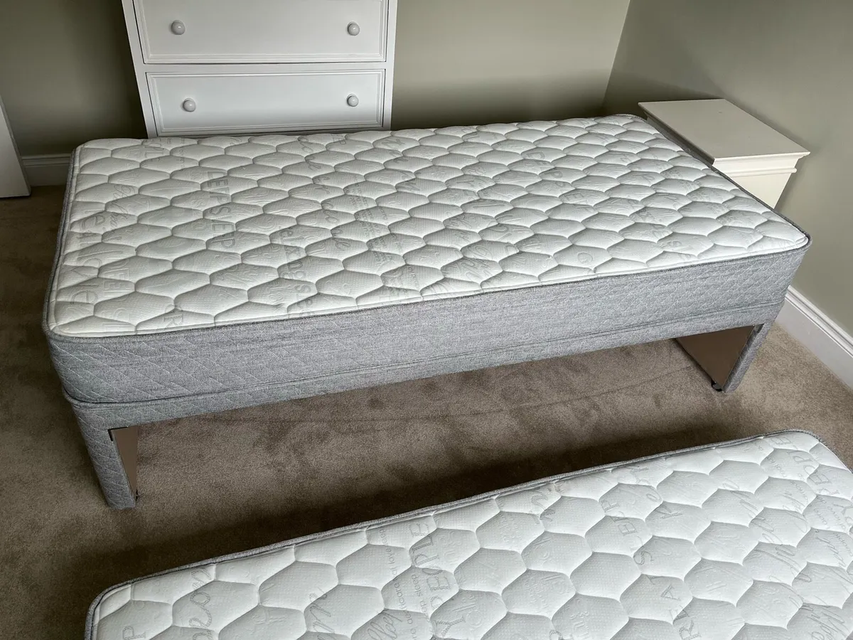 Childrens’ single bed with slide out trundle bed - Image 4