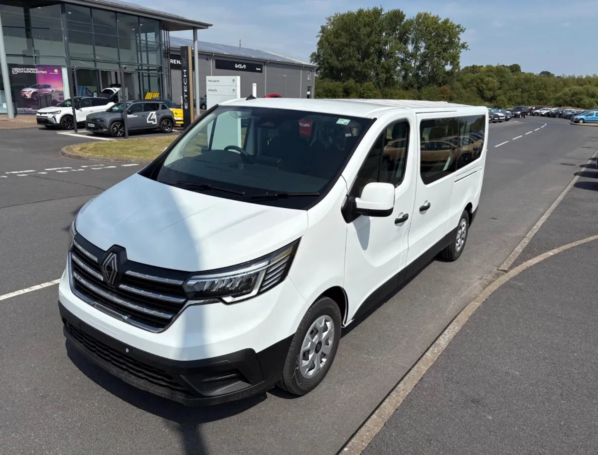 2022 (222) RENAULT TRAFIC LWB 9 SEATER 2.0 150BHP - Image 4