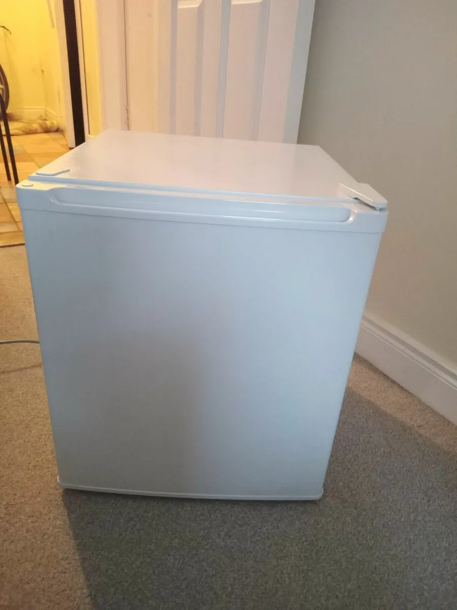 mini fridge - Image 1