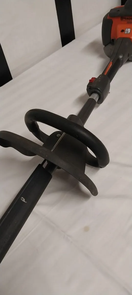 HUSQVARNA HEDGE TRIMMER - Image 2