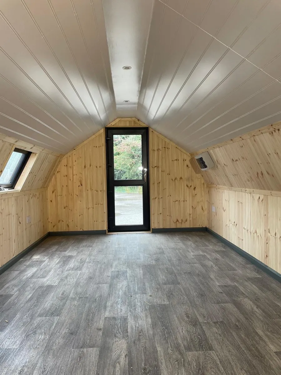 Modular room with wood cladding - Image 4