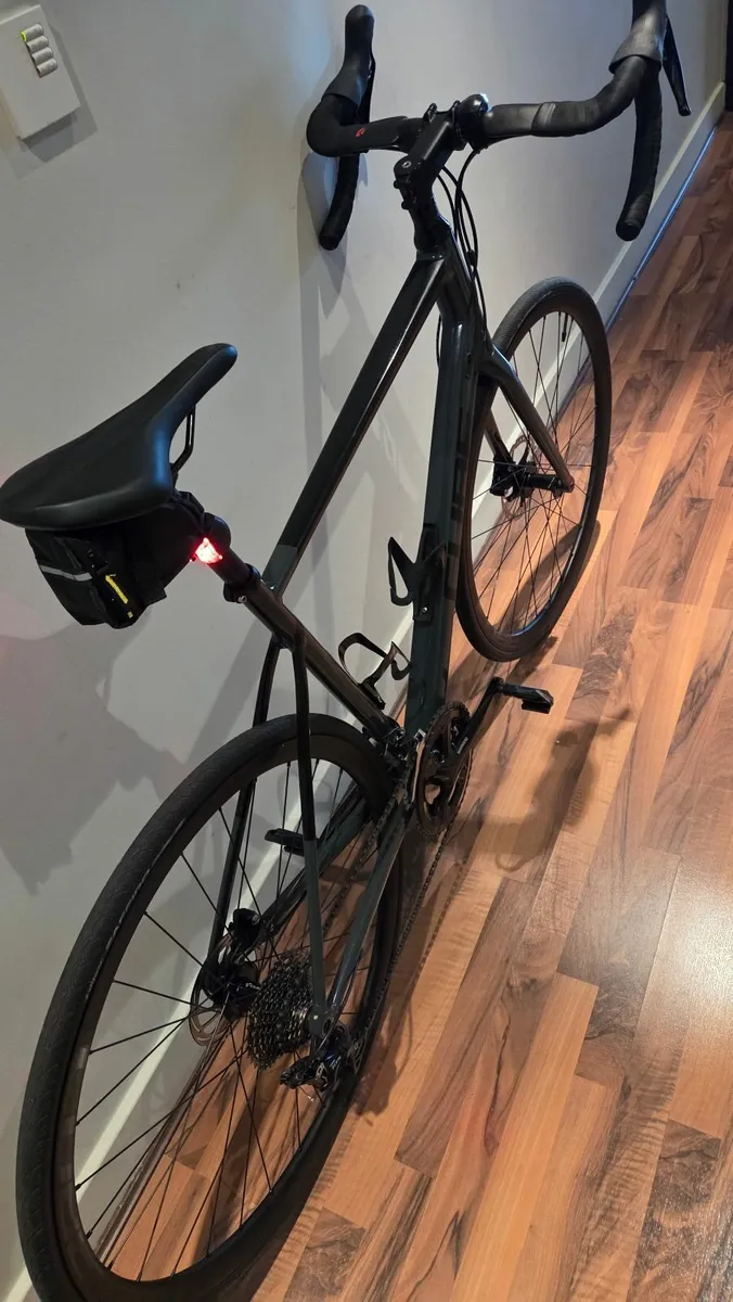 Cube Attain SL road bike - Image 4
