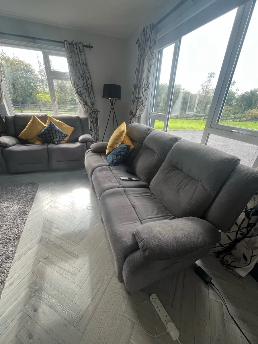 Matching 3 seater & 2 seater couch - Image 4