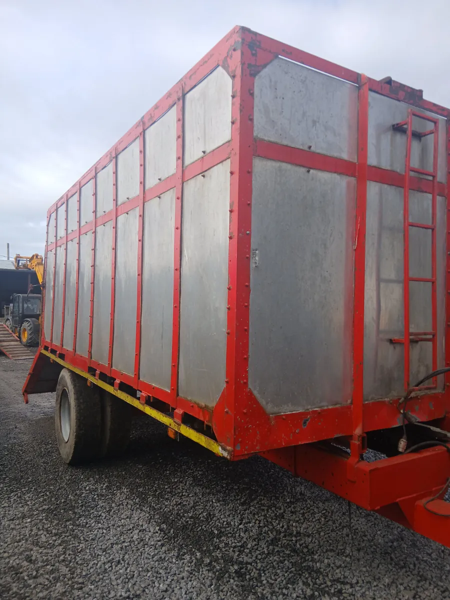 16x7 cattle trailer for sale. - Image 3