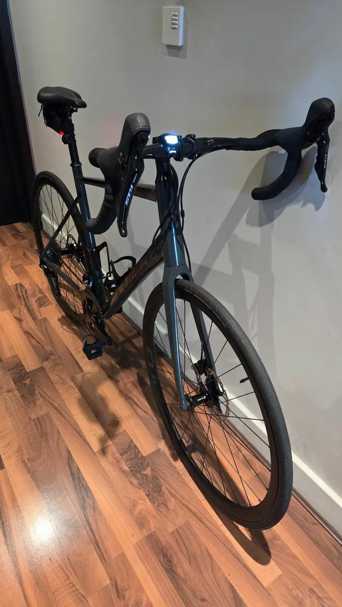 Cube Attain SL road bike - Image 3