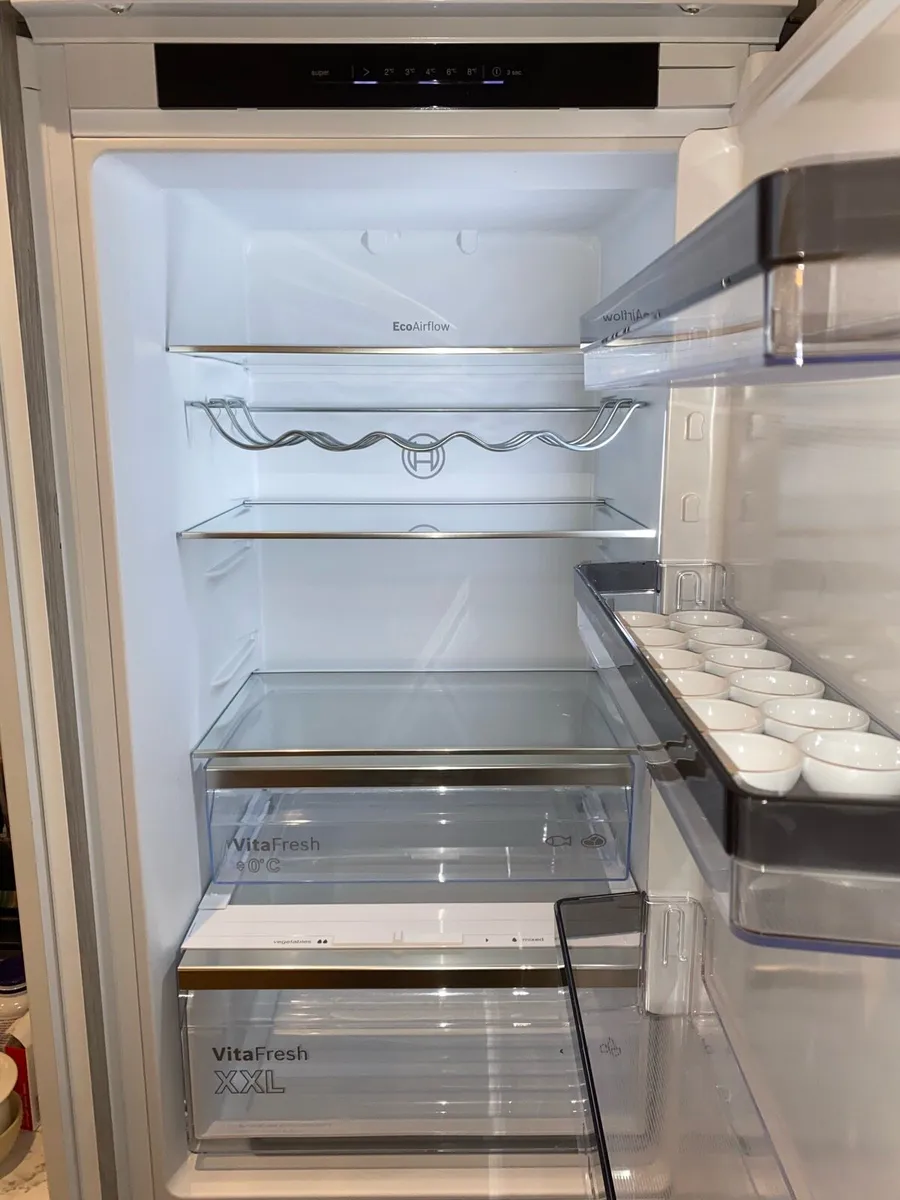 Bosch Built-in Fridge Freezer KIN86VSE0G -Like New - Image 4