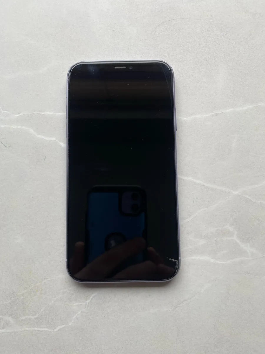 I phone 11 - Image 1