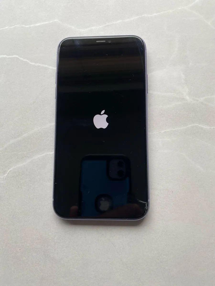 I phone 11 - Image 3