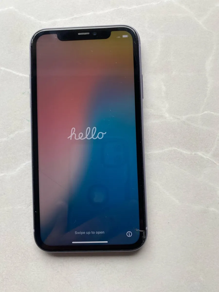 I phone 11 - Image 4