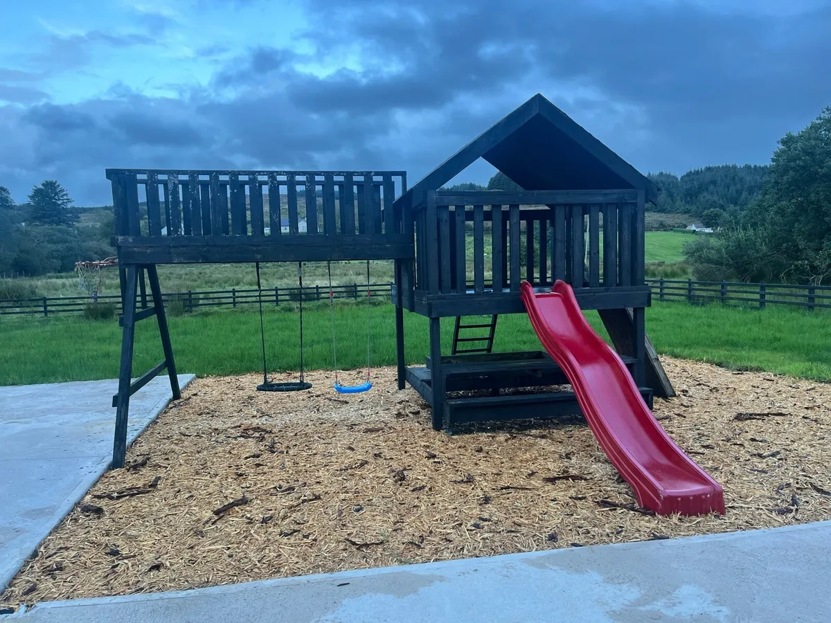 Wooden jungle gym/playhouse - Image 1