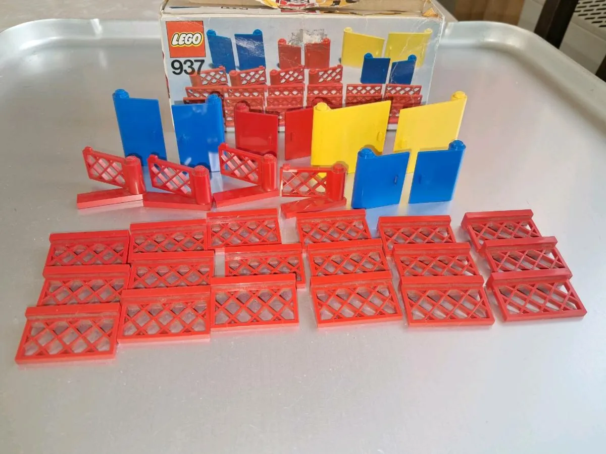 Lego Vintage 937: Doors & Fences Set - Image 3