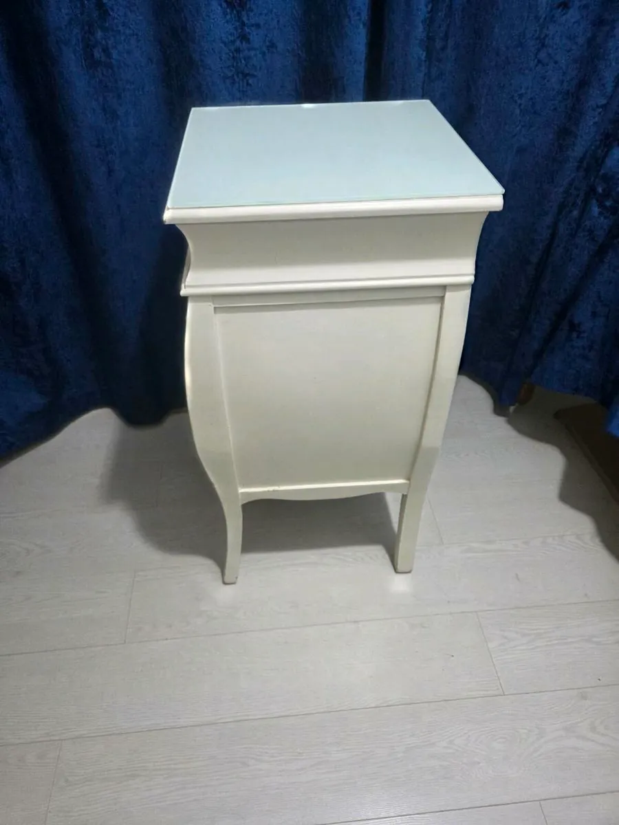 Dressing table and bedside table - Image 4