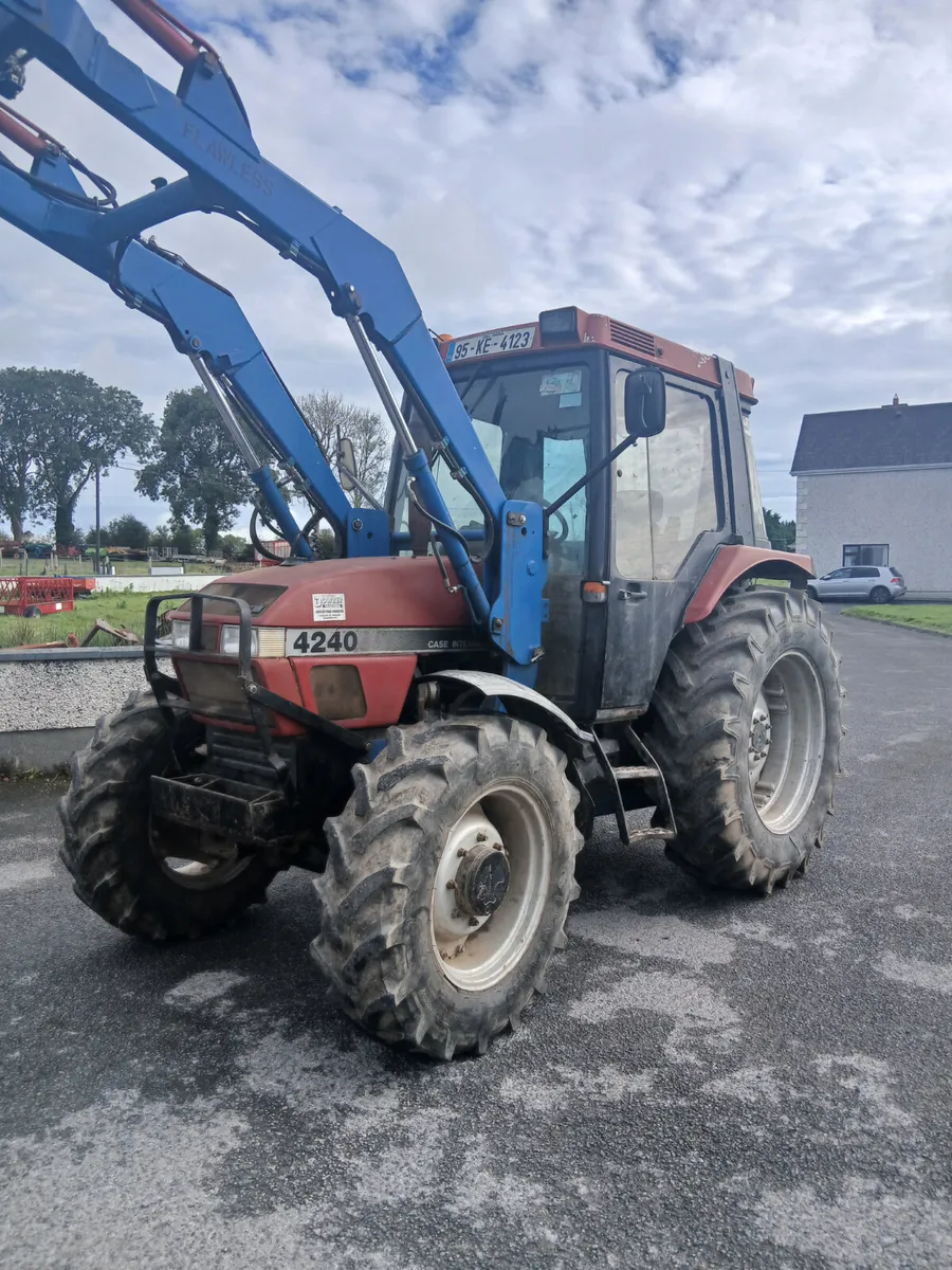 1995 case 4240 c/w loader for sale. - Image 1
