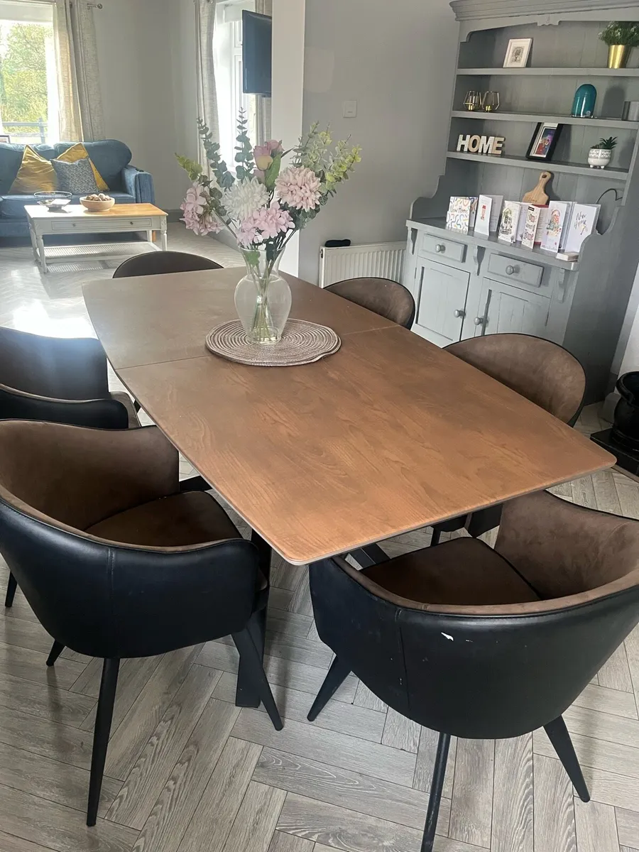 Kitchen table and chair set - Image 1