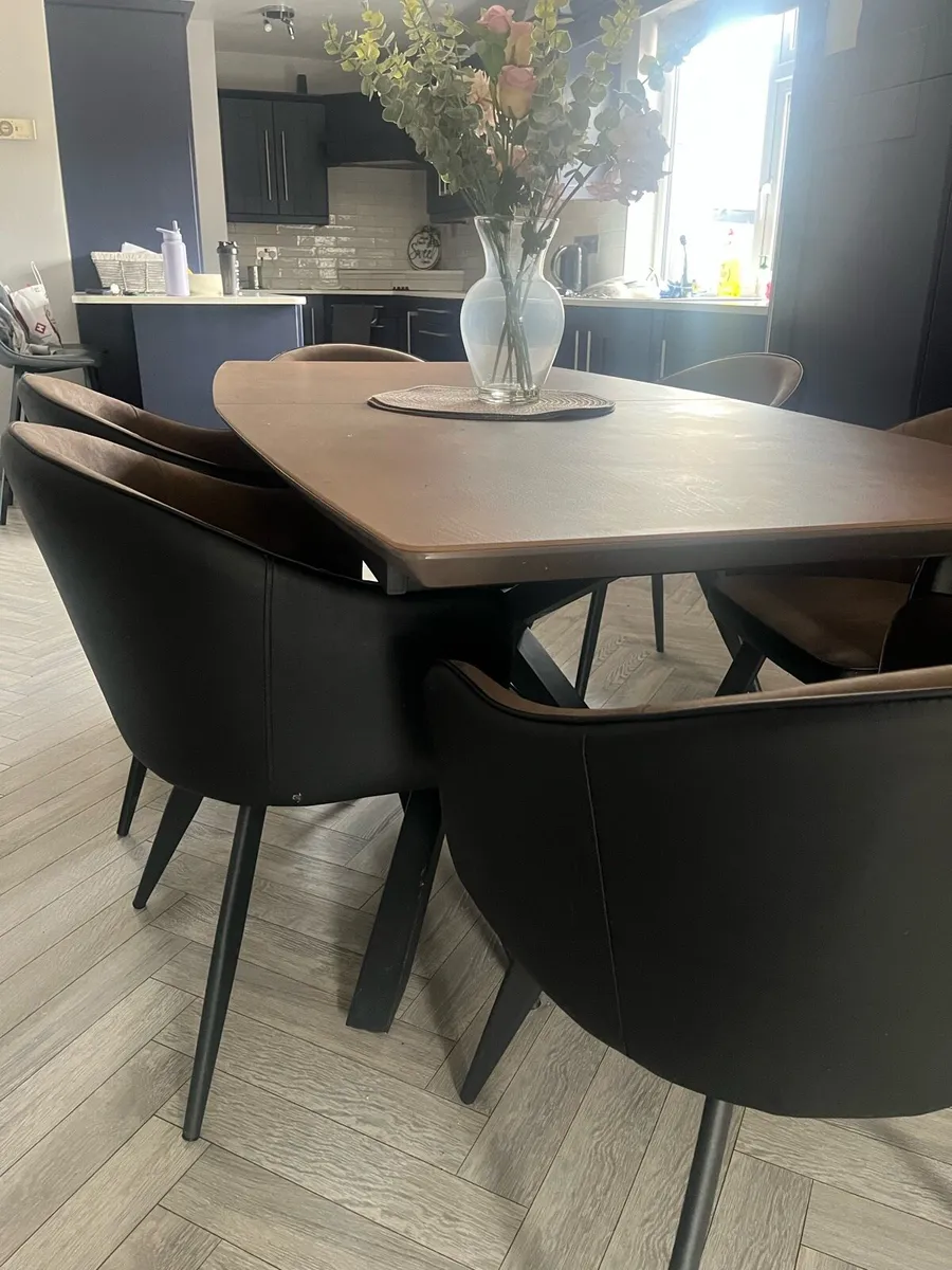 Kitchen table and chair set - Image 2