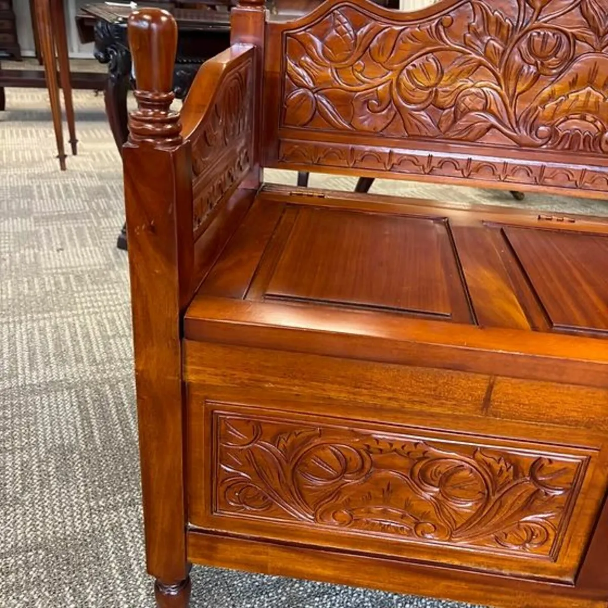 Beautiful ornate hall seat with storage. Excellent - Image 4