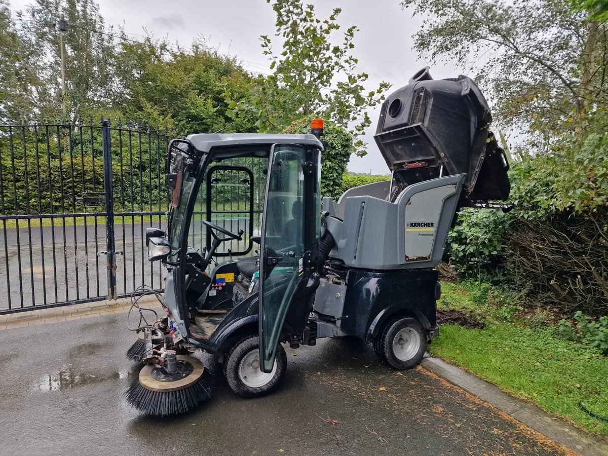 Karcher MC50 diesel road sweeper roadsweeper - Image 2