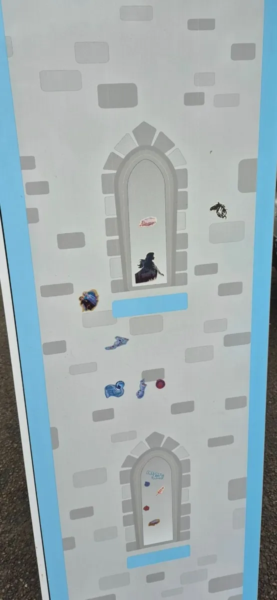Kids novelty wardrobe ( frozen) - Image 3