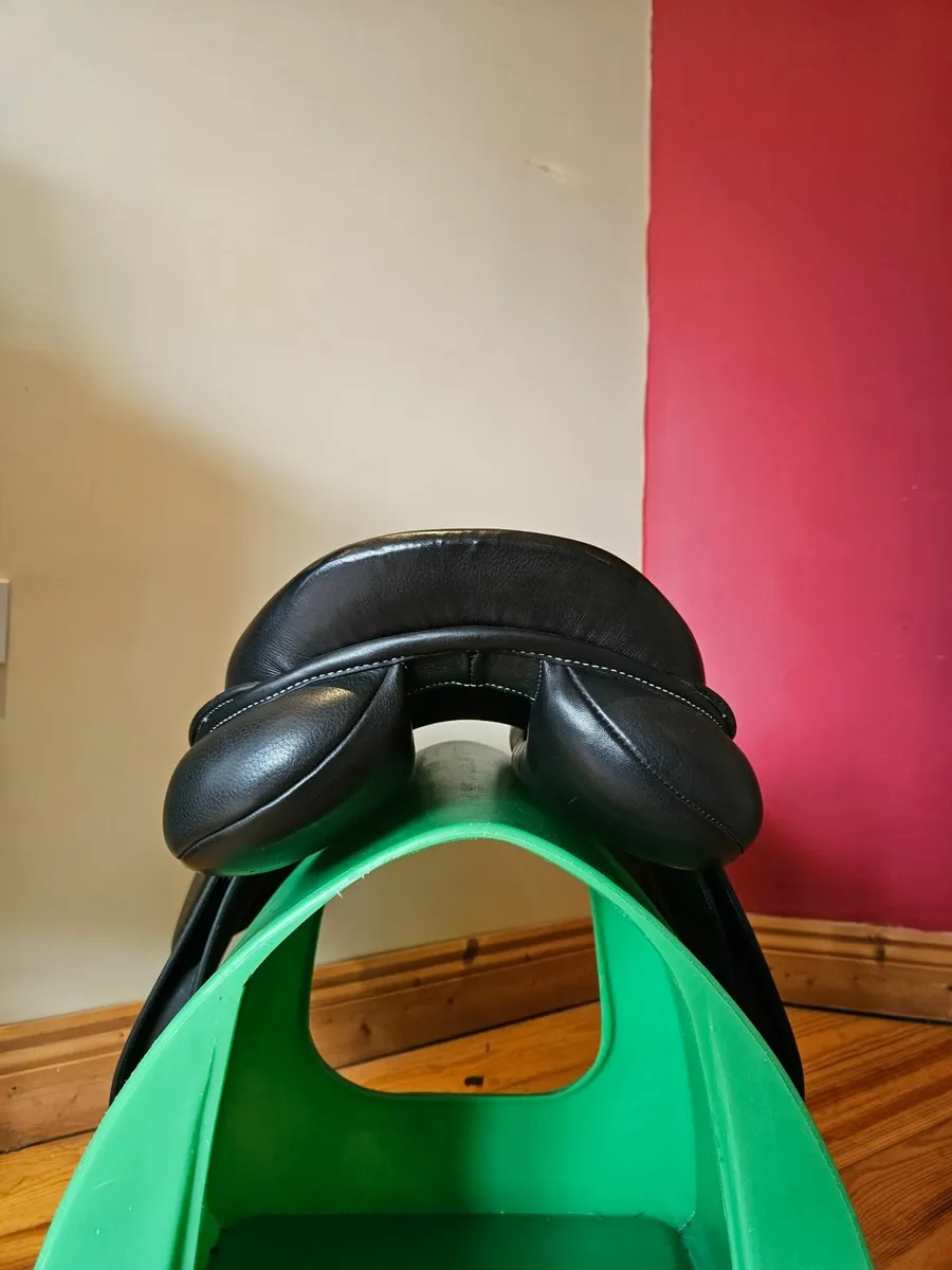 17.5 Close Contact Saddle - Image 3