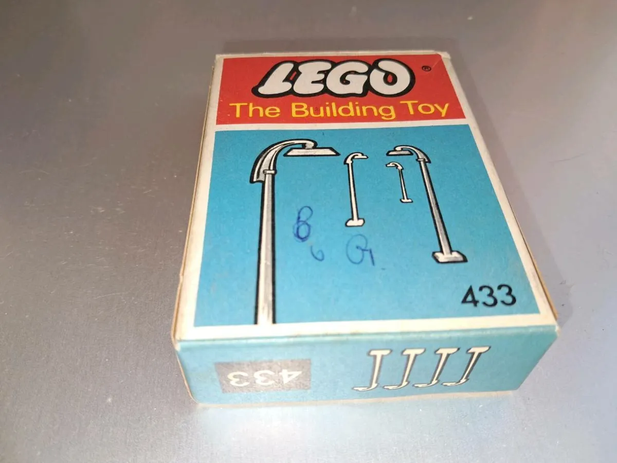 Lego Vintage 444: Six Street Lamps, Curved Tops. N - Image 3