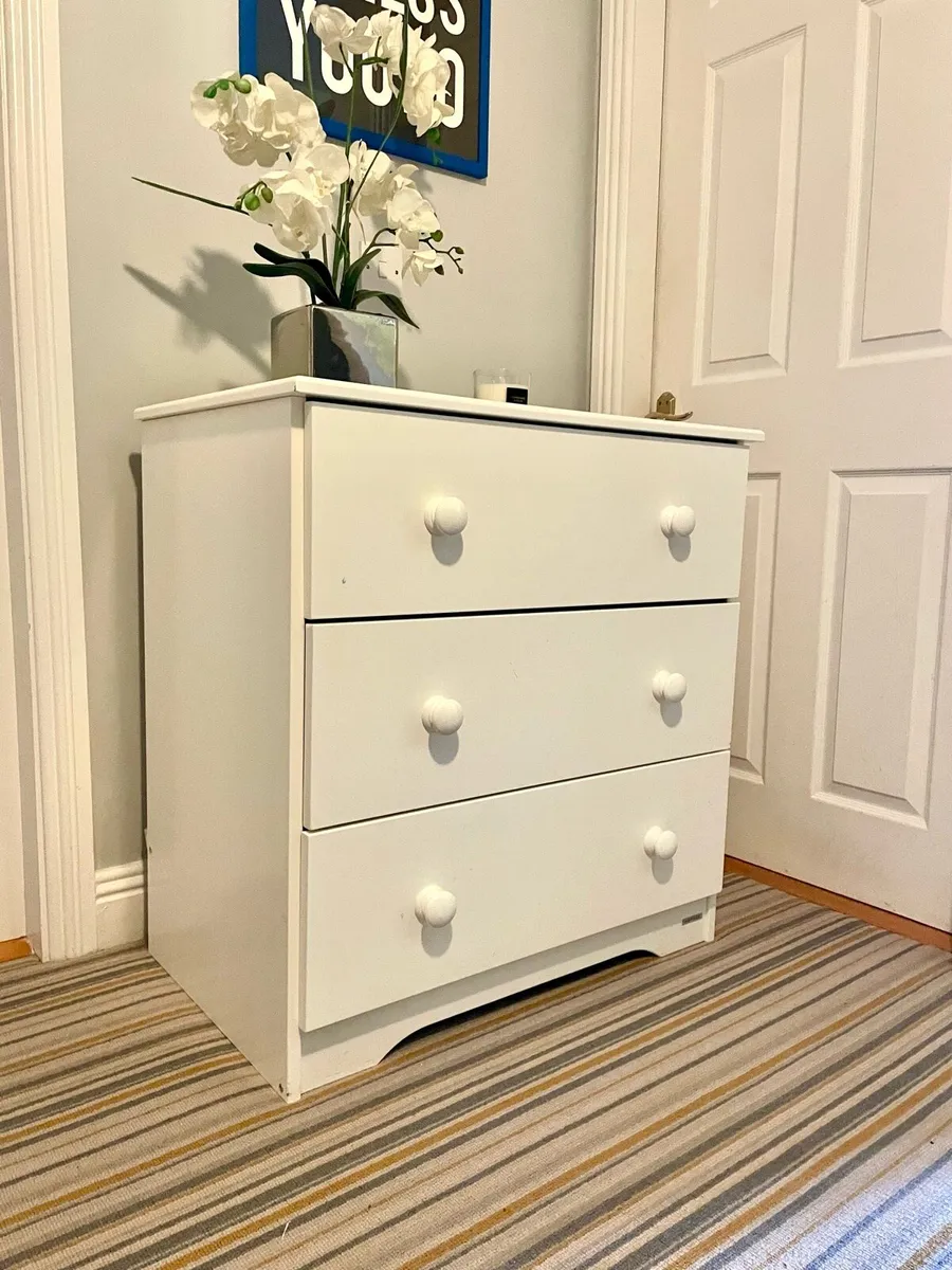 Beautiful Chest of Drawers - Image 2
