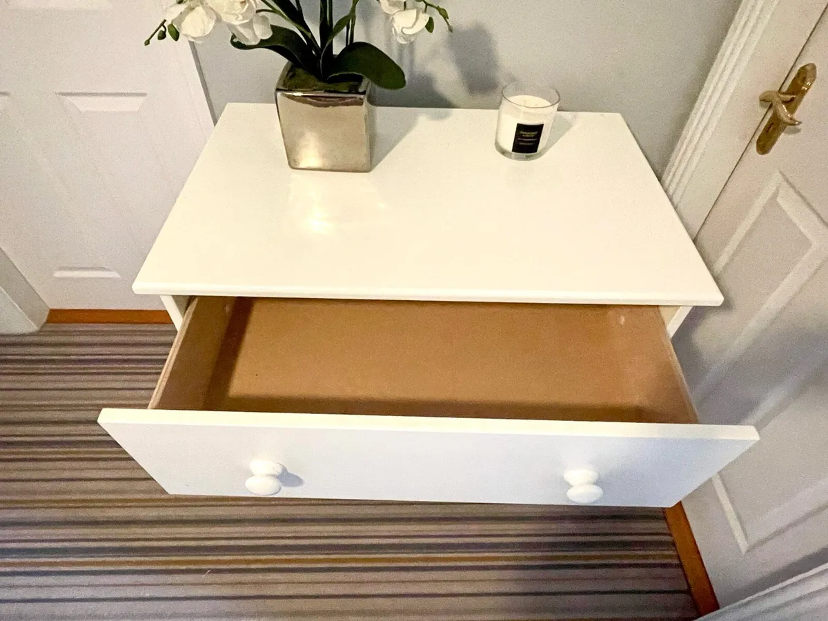 Beautiful Chest of Drawers - Image 3
