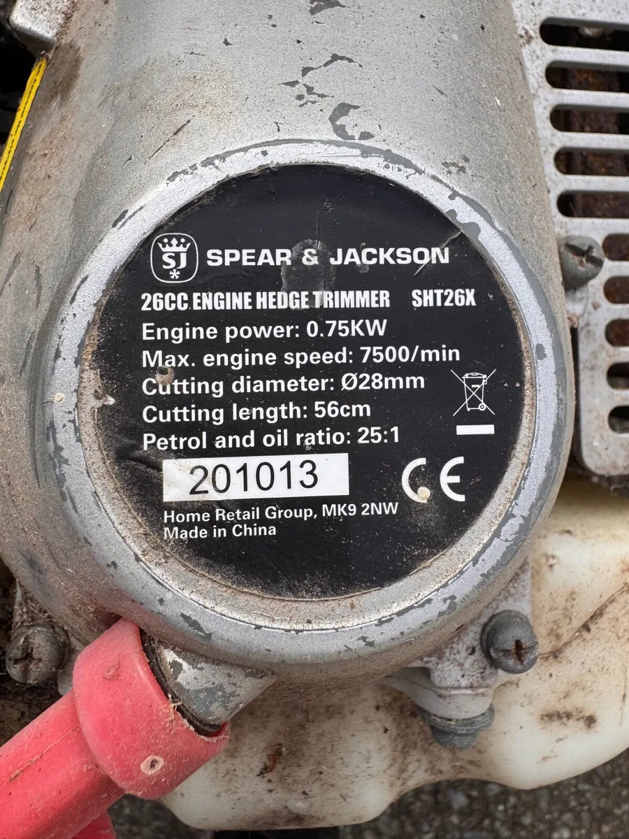 Spear & Jackson 26cc Hedge Clipper - Image 1