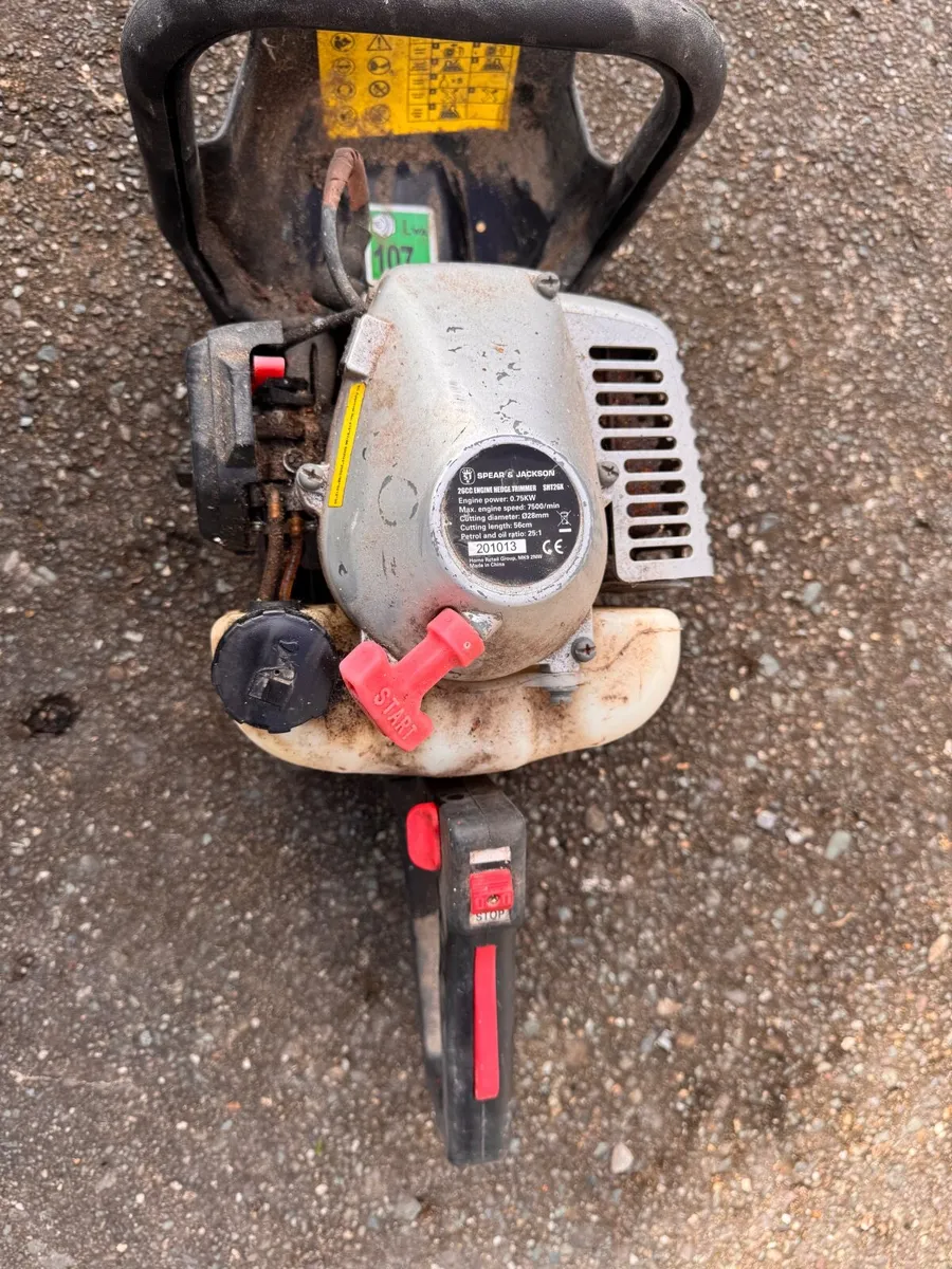 Spear & Jackson 26cc Hedge Clipper - Image 2