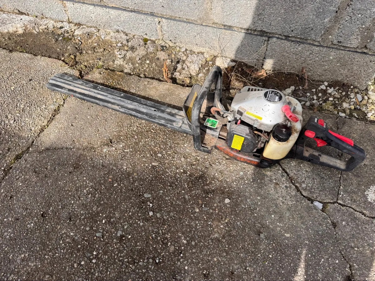Spear & Jackson 26cc Hedge Clipper - Image 3