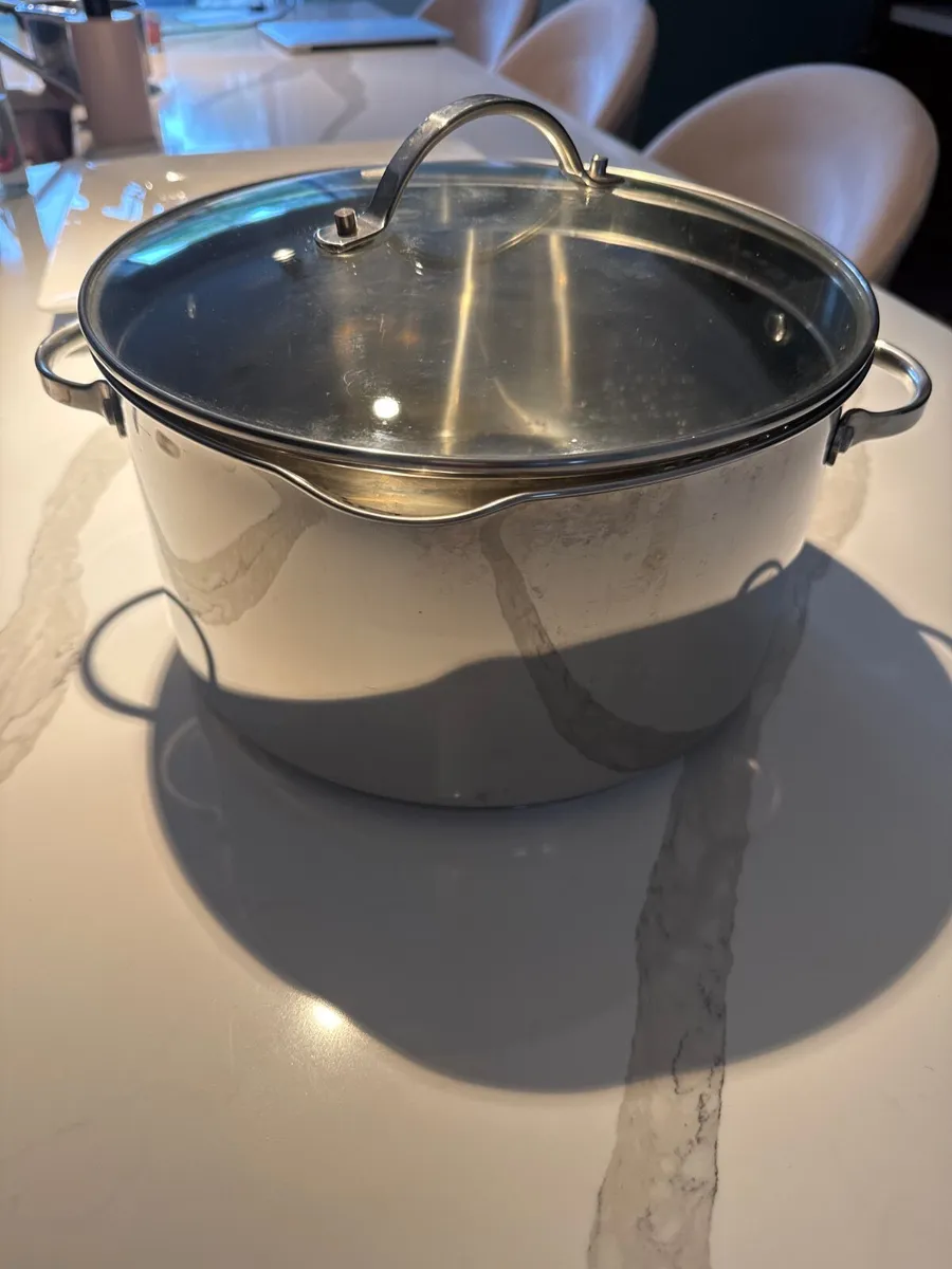 Large 28 cm stainless steel pot . - Image 1