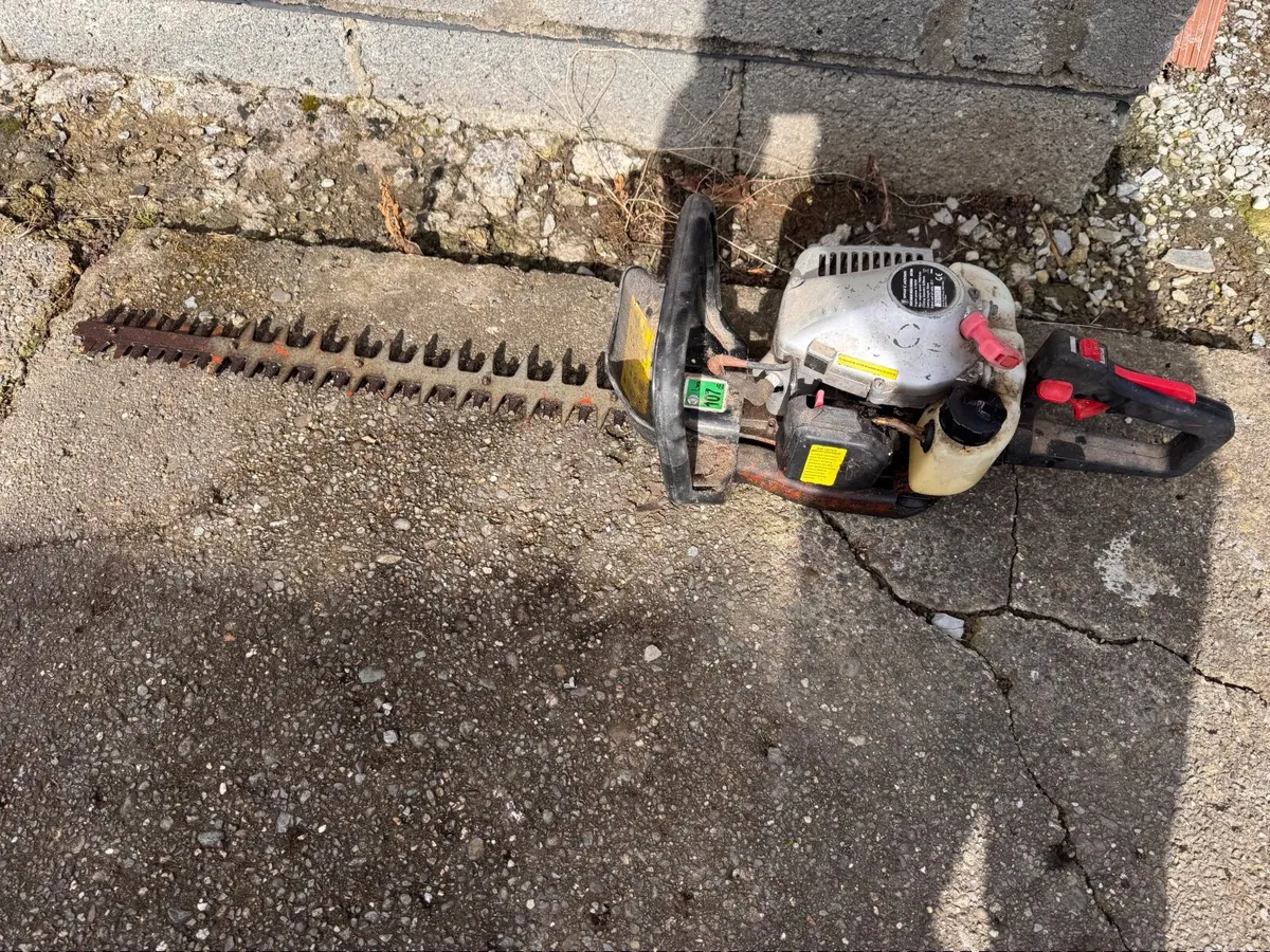 Spear & Jackson 26cc Hedge Clipper - Image 4